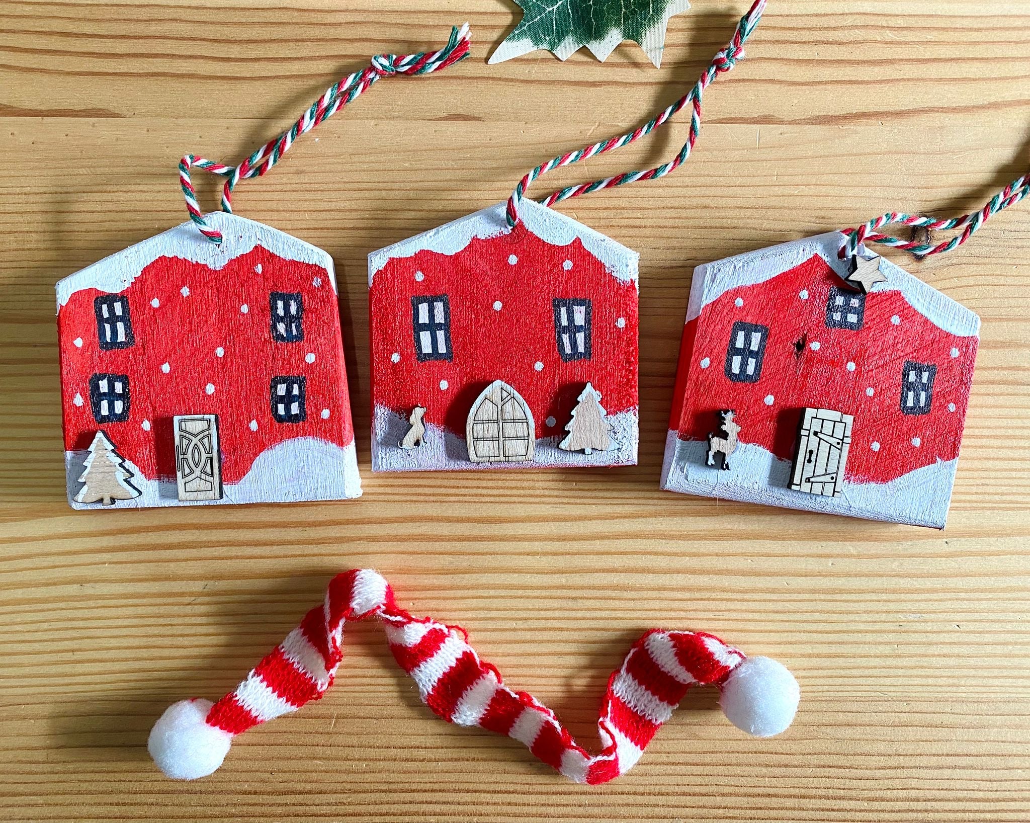 Pack de adornos navideños en forma de casita