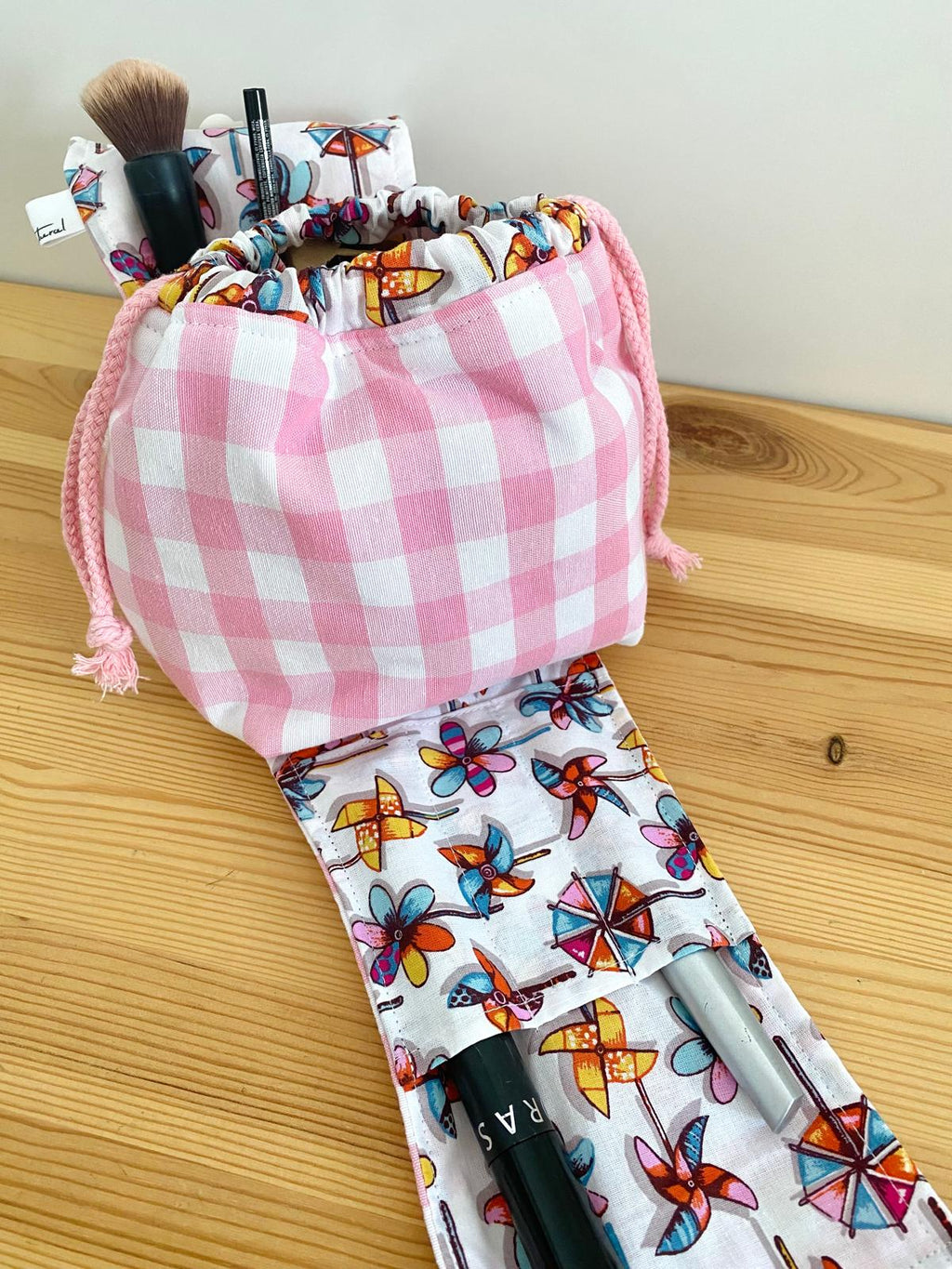 Neceser con solapas cuadros rosa