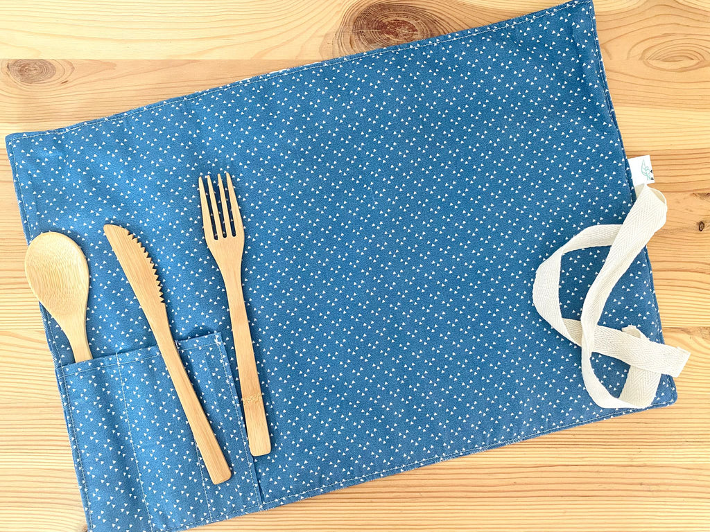 Set de mantel con cubiertos vichy azul