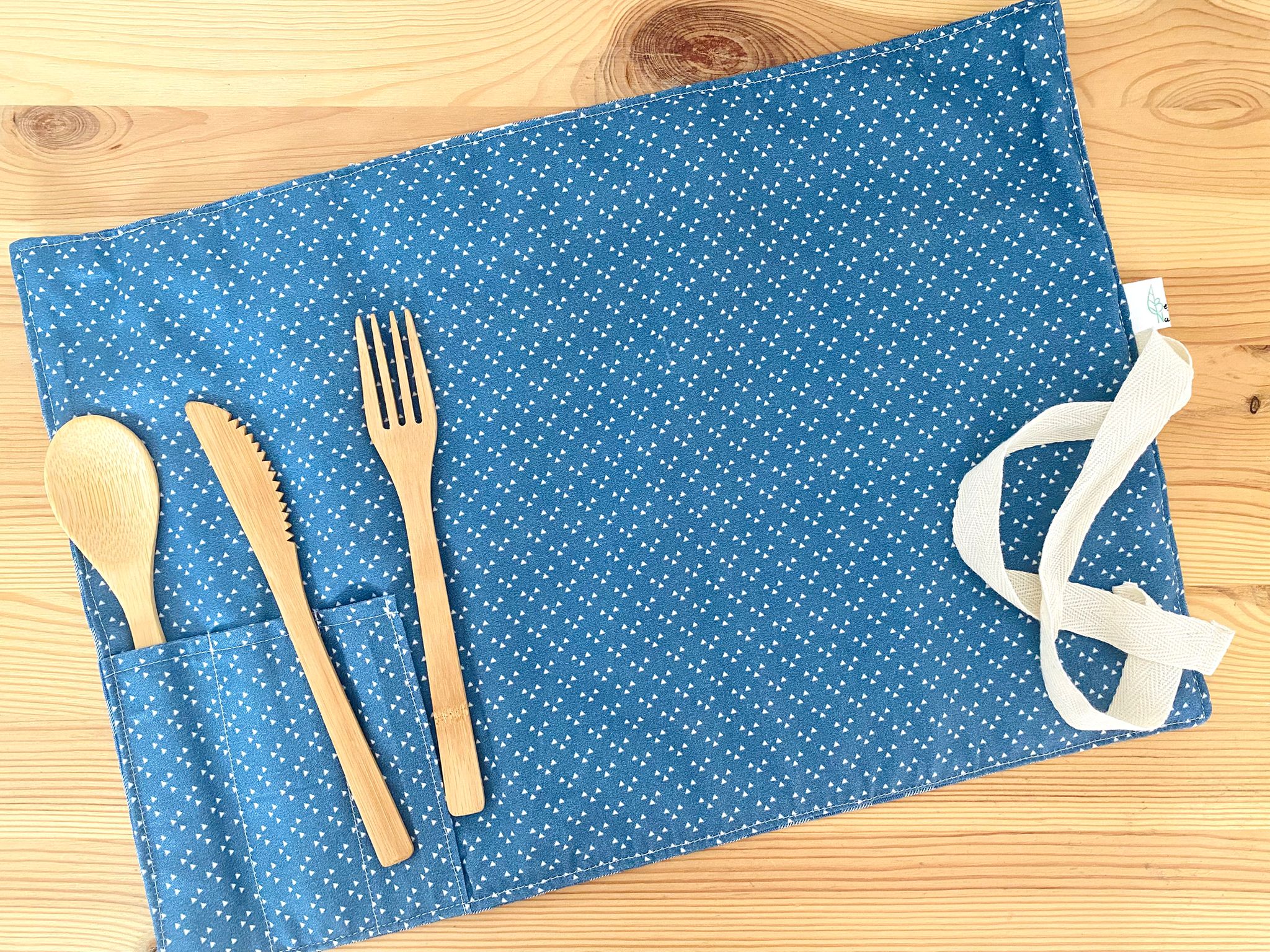 Set de mantel con cubiertos vichy azul