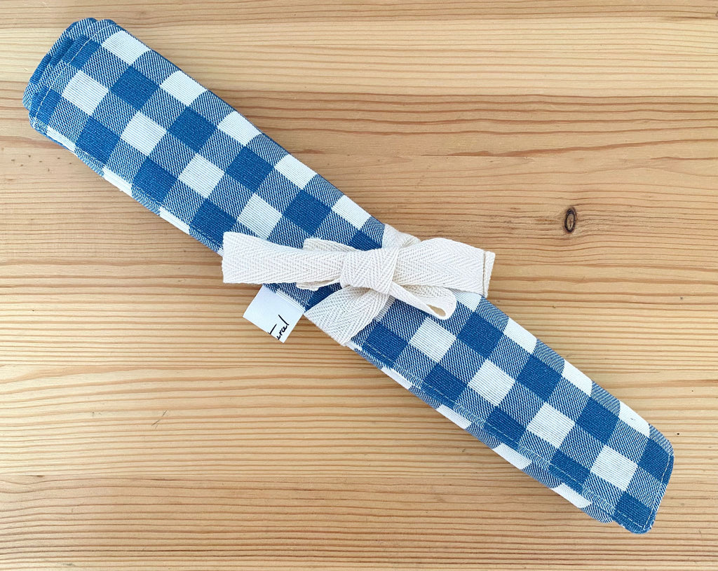 Set de mantel con cubiertos vichy azul