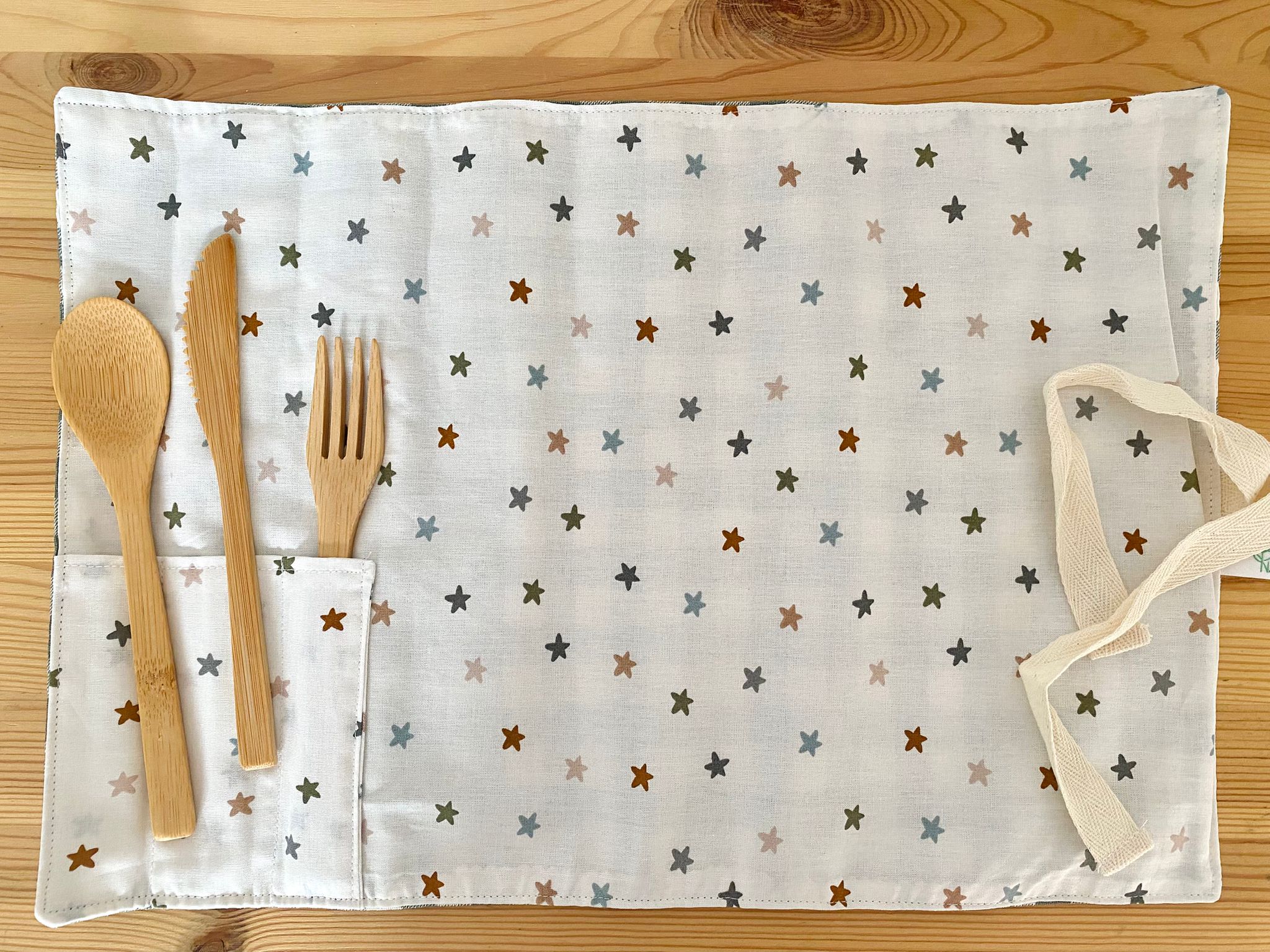 Set de mantel con cubiertos vichy verde y estrellas