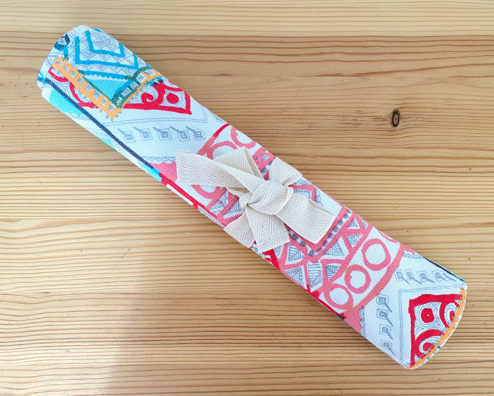 Set de mantel con cubiertos estampado Boho Geométrico