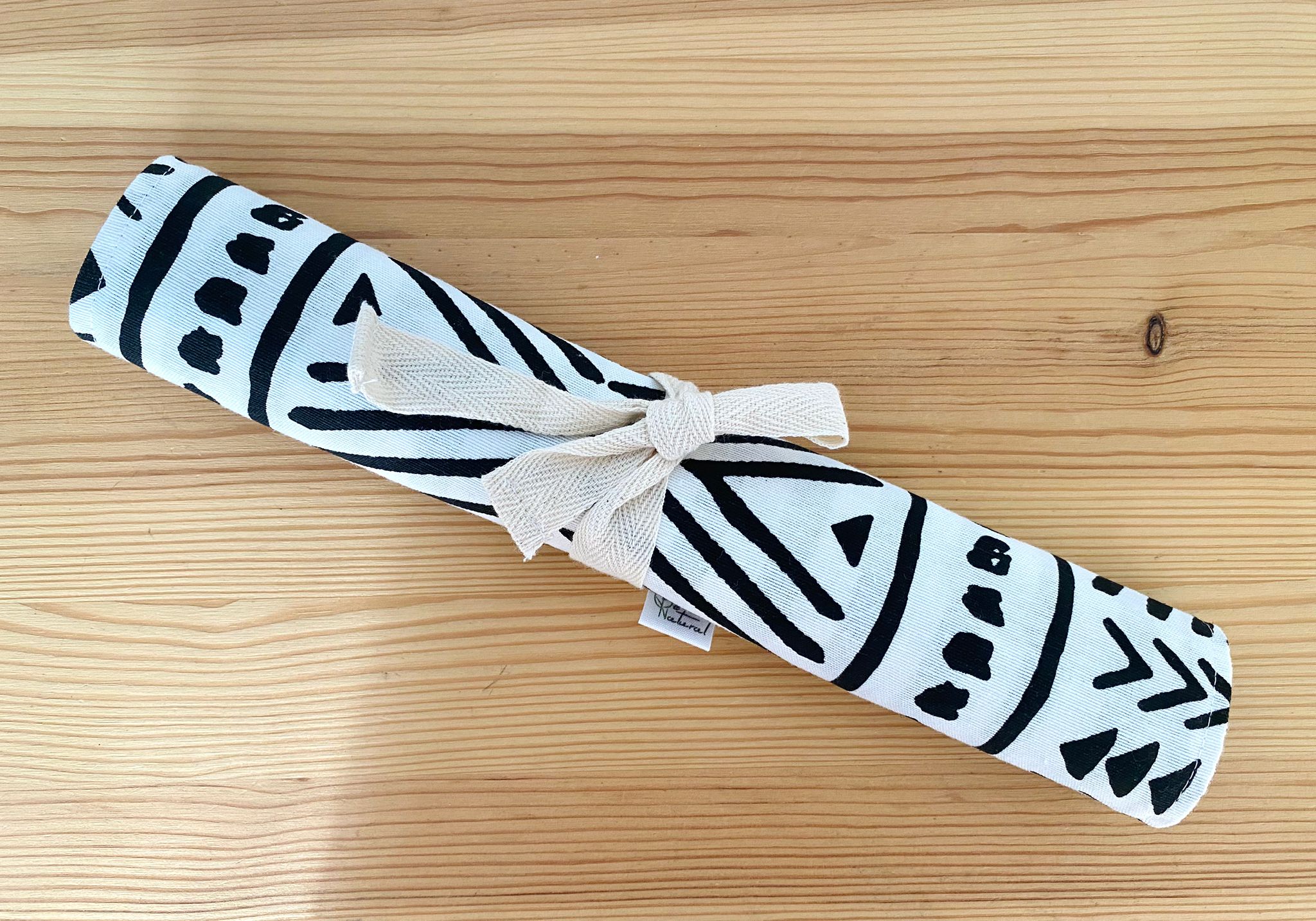 Set de mantel con cubiertos estampado étnico cebra