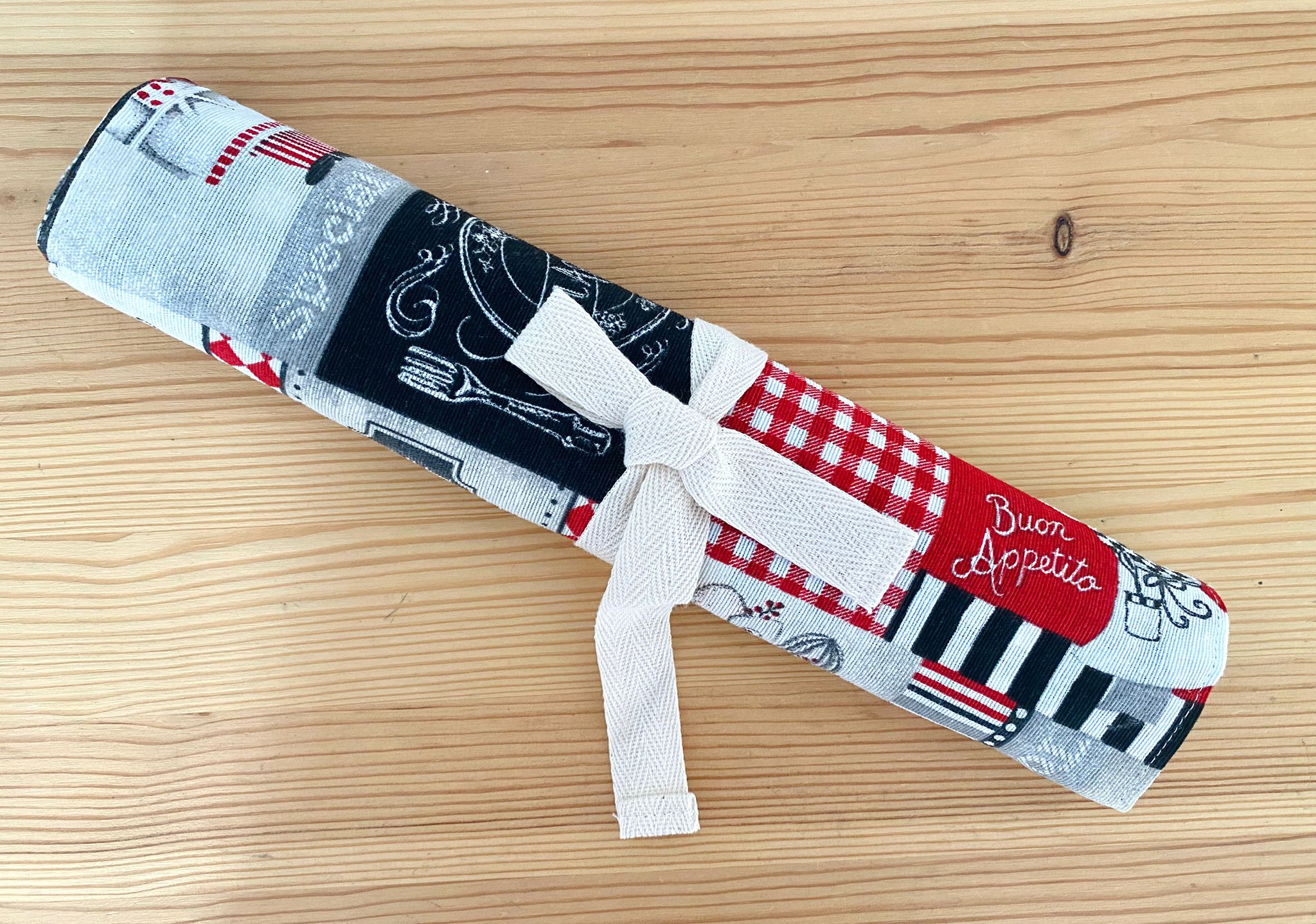 Set de mantel con cubiertos Vichy negro