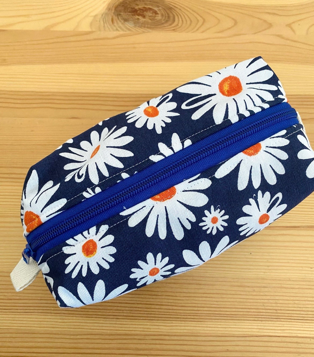 Neceser acolchado rectangular margaritas