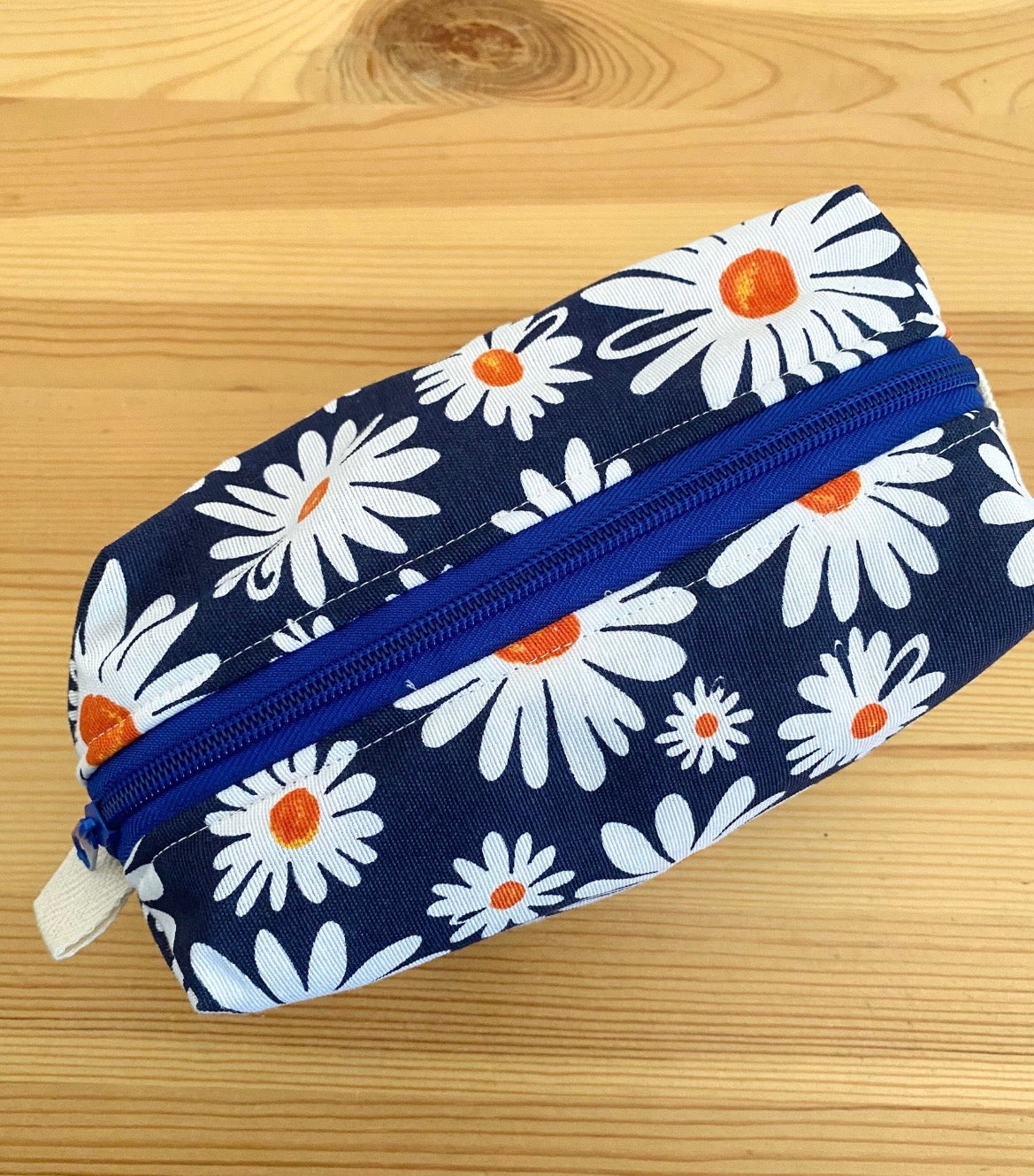 Neceser acolchado rectangular margaritas