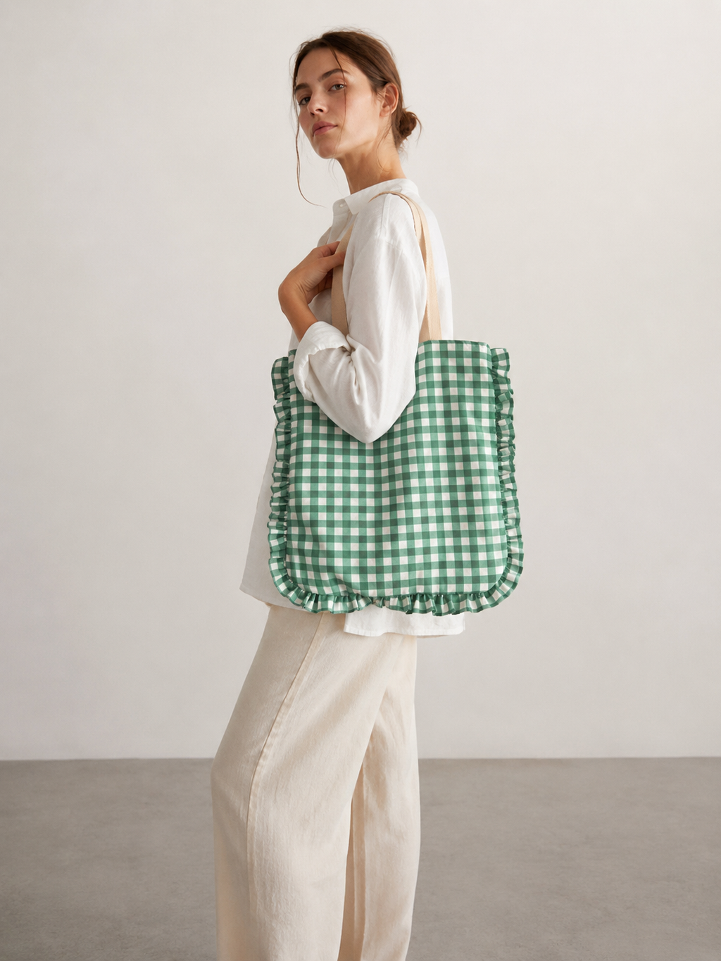 Bolso tote de cuadros verde con volante
